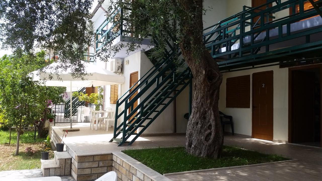 Mehilli Hotel Dhërmi Exterior foto