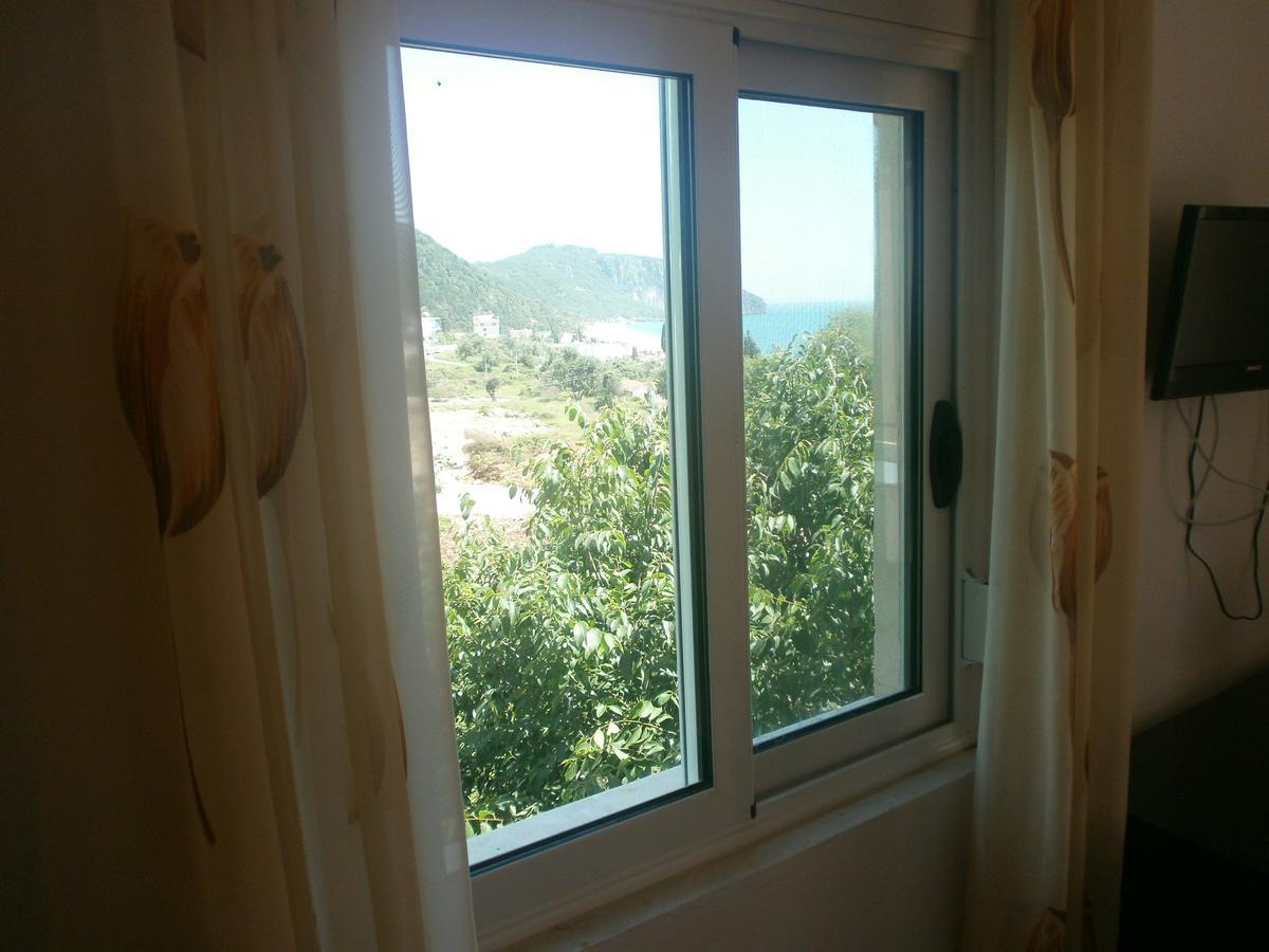 Mehilli Hotel Dhërmi Exterior foto