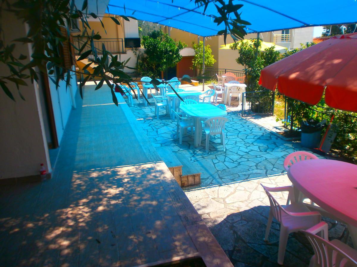 Mehilli Hotel Dhërmi Exterior foto